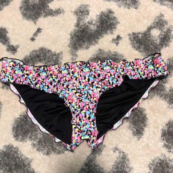 VS Ruffle Swim Bottom - Picture 1 of 5